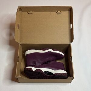 Air Jordan Women's Future Bordeaux